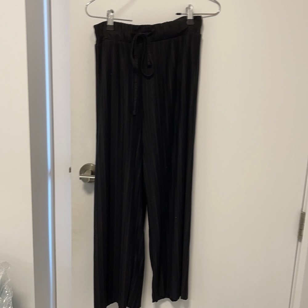 Black pleated pants